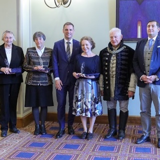 Nyelvőröket jutalmaztak