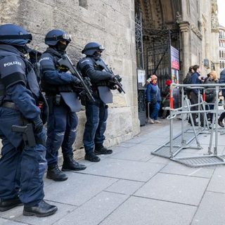 Veszélyben volt a bécsi és a kölni dóm