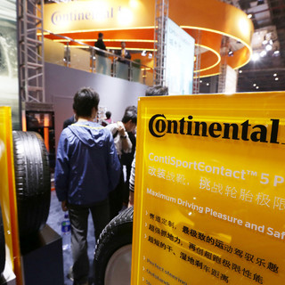 Áll a bál a makói gumigyár vezetősége és a Gumiipari Szakszervezeti Szövetség között