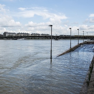 Ma éjjel a budapesti rakpart szintje alá csökkenhet a Duna vízállása a fővárosban