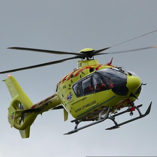 Szikláról esett le egy kiránduló a Sólyom-bércnél, a tűzoltók segítettek neki