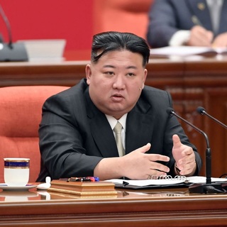 Kim Dzsongun szerint a Koreai félszigeten bármikor kitörhet a háború