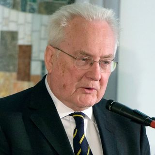 Róna Péter: jön a 400 forintos euró