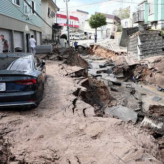 Óriási földrengés rázta meg Japánt hétfőn délután