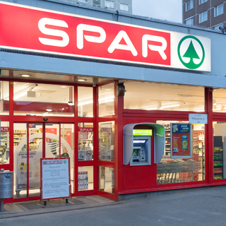 A Spar átlagosan 10-24 százalék között emeli az alapbéreket januártól