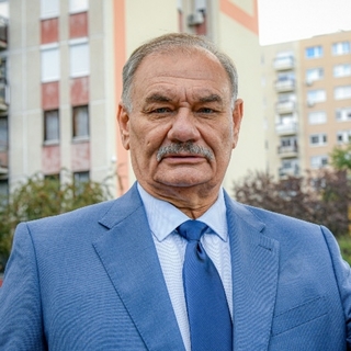 Állami bérlakásokat kell építeni, ezerszám és országszerte – hangzott el Hiszékeny Dezső sajtótájékoztatóján