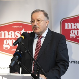 Alapítványba mentik a vagyonukat a milliárdosok