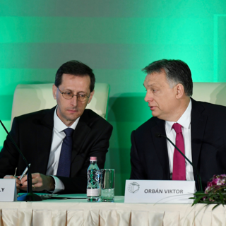 Osztogatásra készül a kormány a választások előtt