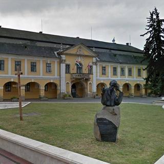 Felújítják az ország legrégebbi városházáját