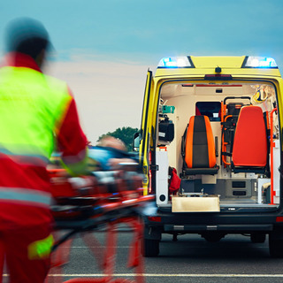 Vádat emeltek egy mentőápoló ellen