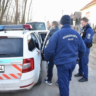 Szerelmi bánatában útmenti kereszteket gyújtogatott egy férfi Máriapócs környékén