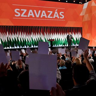 Titkolja a Fidesz, de már lázasan keresik Karácsony kormánypárti kihívóját