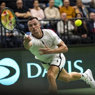 Fucsovics sikerével egyenlítettek a magyarok a Davis Kupa-selejtezőn