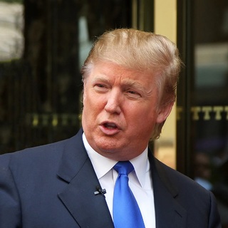 Meghatározatlan időre halasztották a Donald Trump perének kezdetét