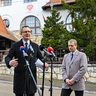 Az egyik fővárosi iskola előtt jelentette be Rétvári Bence, hogy megérkezett a pedagógusok emelt fizetése