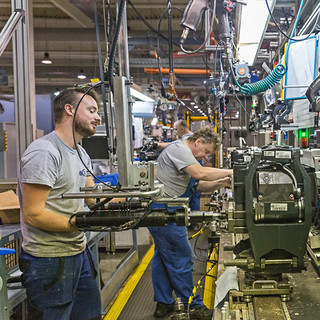 Óriásit zuhant az ipari termelés Magyarországon