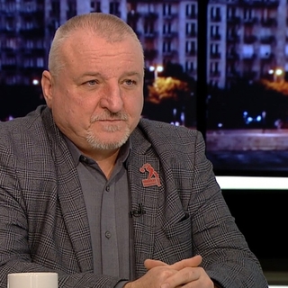 A kormánynak a saját politikusaitól kellene megvédeni a gyermekeinket