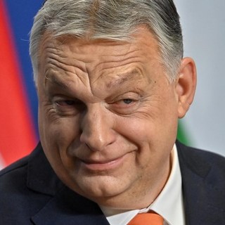 Újabb kört nyitott Orbán a svéd pókerjátszmában