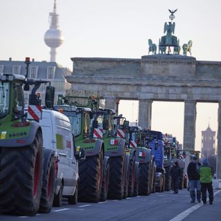 Financial Times: nyerhet az európai jobboldal a gazdák elégedetlenségéből