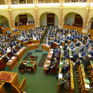 Hiába csalogatják a svéd miniszterelnököt Budapestre, nem jön