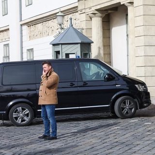 Novák Katalin konvoja megérkezett a Sándor palotába