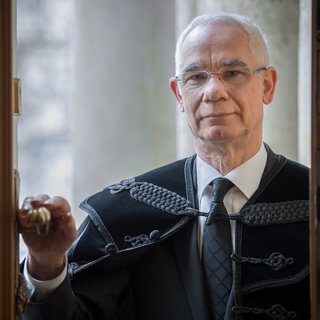 Felszállt a fehér füst: nem rúgták ki Balog Zoltánt