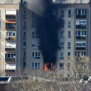 Tűz volt egy tízemeletes társasházban Kaposváron