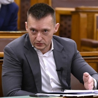 Az aHang szerint Rogánnak mennie kell!