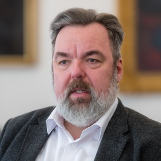 Egyre többen jelzik a miniszterből lett református püspöknek, Balog Zoltánnak, hogy mennie kell