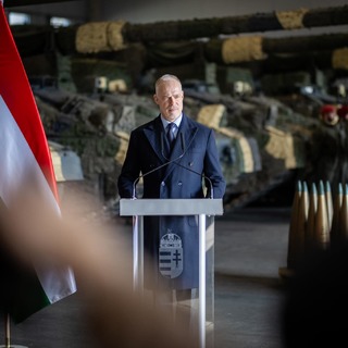 Magyarország folytatja a fegyverkezést