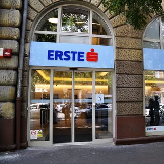 Az Erste Bank 13 százalékos áremelést hajt végre a lakossági számlacsomagoknál