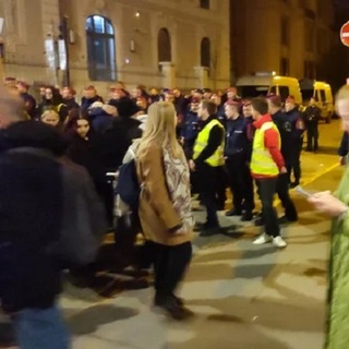 Kellett intézkedniük tegnap este a rendőröknek