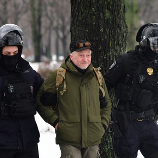 Oroszországban őrizetbe vettek 400 embert a Navalnij emlékére szervezett megemlékezéseken