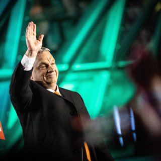 Orbán király, magyar király, vágtat döglött lován