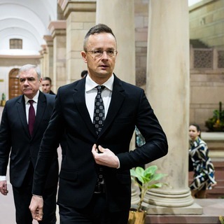 Szijjártó szűkítené a politikai kommunikáció és a valóság közötti szakadékot