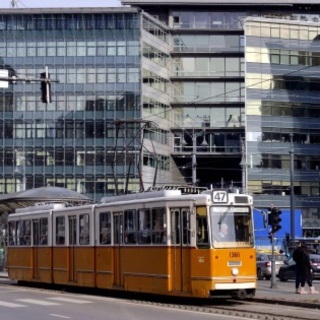 Tüntetés miatt forgalomkorlátozás várható délután Budapesten