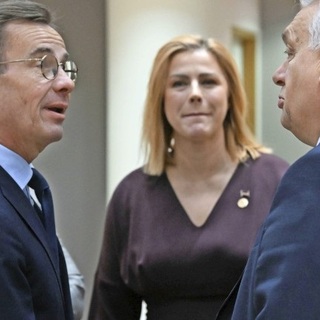 Orbán amikor csak teheti, homokot szór a gépezetbe