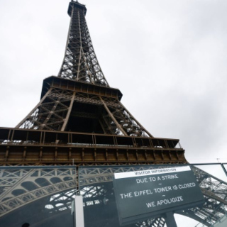 Negyedik napja sztrájkolnak az Eiffel-torony dolgozói