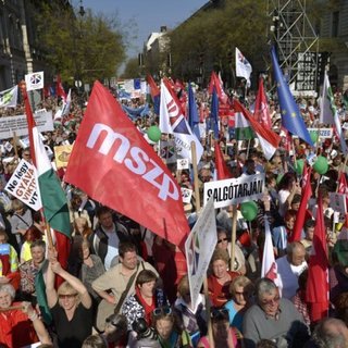 Párttüntetések hétvégéje