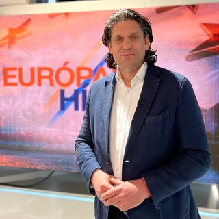 Előre tör Brüsszelben „Deutschtomi”, a nők bálványa