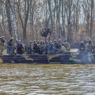 Amerikai naszádok tűntek fel Szentesnél az áradó Tiszán - videó