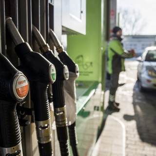 Csökken az üzemanyag ára szerdától