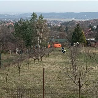 Magánház udvarába zuhant egy vitorlázórepülő Budaörsön
