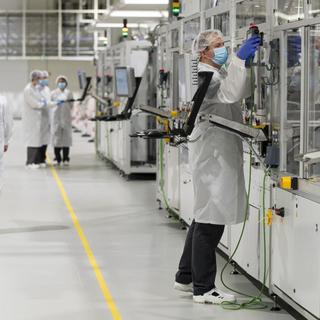 Késik a fizetéssel a 40 millió euró állami hitellel kitömött csornai napelemgyár