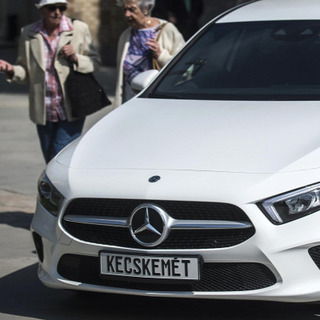 Pénzeső a kecskeméti Mercedes-gyárban: 1 millió forinttal jutalmaznak minden dolgozót