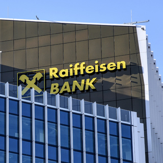 Újabb magyarországi bank emeli a díjait