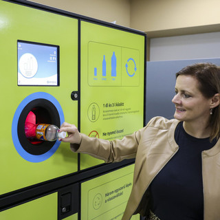 Az Aldi valamennyi áruházában üzembe álltak a visszaváltó automaták