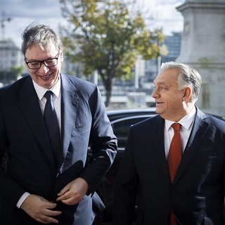Orbán kiugrott Szerbiába, hogy ápolja Vucic lelkét