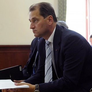 Hunwald György felveszi a kesztyűt Niedermüller Péterrel