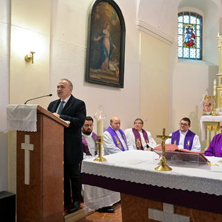 Az agrárminiszter úgy tudja, Nyugat-Európában bevásárlóközpontokká, mecsetekké alakítják át a templomokat